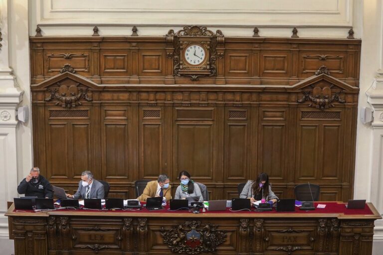 Convención Constitucional cambia de opinión y decide invitar a ex presidentes al acto de cierre