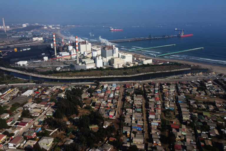 Suspenden clases en Quintero debido a emergencia ambiental por mala calidad del aire
