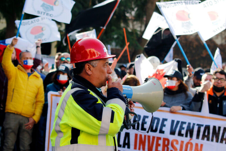 Federación de Trabajadores del Cobre preparan paro nacional tras anuncio de cierre de Fundición Ventanas