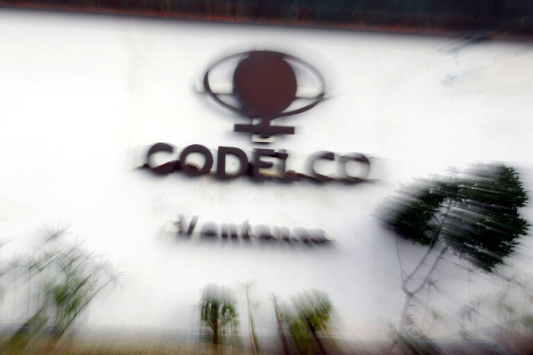 Contratistas de Codelco se declaran en “estado de alerta” y apoyan la idea de un paro nacional