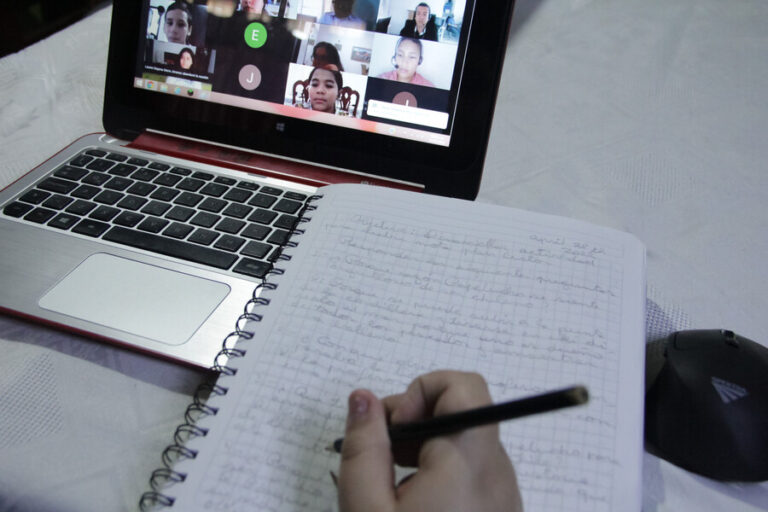 Becas TICS: ¿Cómo saber si soy beneficiario del computador que entrega el Mineduc?