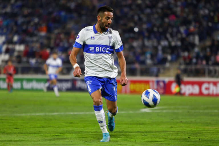 Isla se lució en su debut: La UC goleó por 3-0 a Unión San Felipe y consumó su paso a octavos de final de la Copa Chile