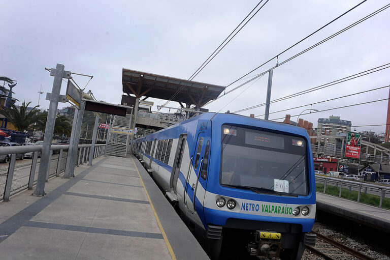 Pdte. Boric: “Le he pedido al ministro Muñoz que comencemos a trabajar para hacer realidad el tren Santiago-Valparaíso”