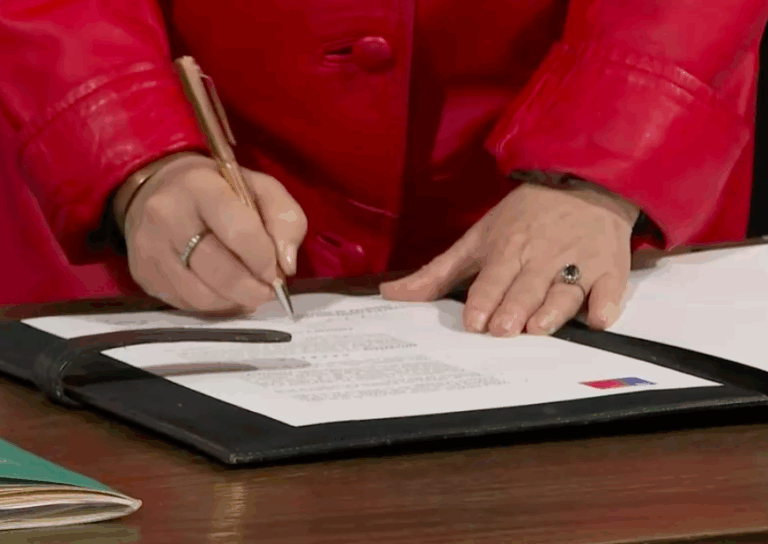 Firman decreto de reinversión en Codelco y reiteran compromiso para cerrar Ventanas: 