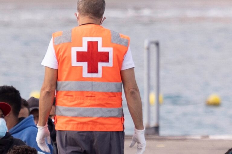 Más de 20 personas murieron luego que furgoneta cayera por un precipicio en Pakistán: Habría ido a exceso de velocidad