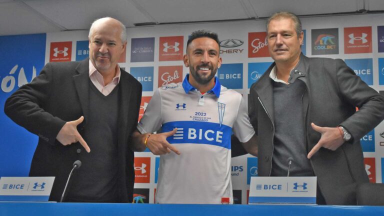 Isla es presentado como nuevo lateral de la UC: “Tengo una sensación muy linda de debutar en el fútbol chileno”