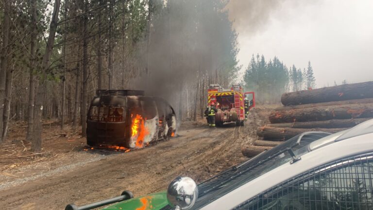 Nuevo ataque incendiario en La Araucanía dejó 3 maquinarias y un vehículo incendiado