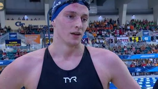 Federación Internacional de Natación limita la participación de nadadoras trans en categoría femenina