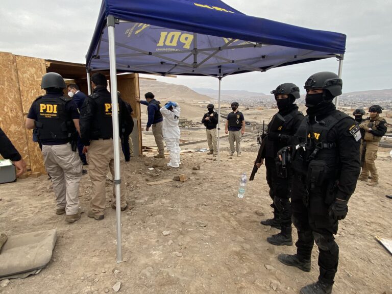 Desarticulan en Arica célula vinculada a banda internacional Tren de Aragua: Fue encontrado un cadáver enterrado en el operativo