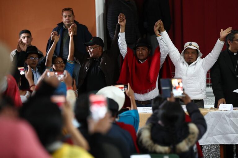 Ecuador: Gobierno y Movimiento indígena firman acuerdo para terminar manifestaciones