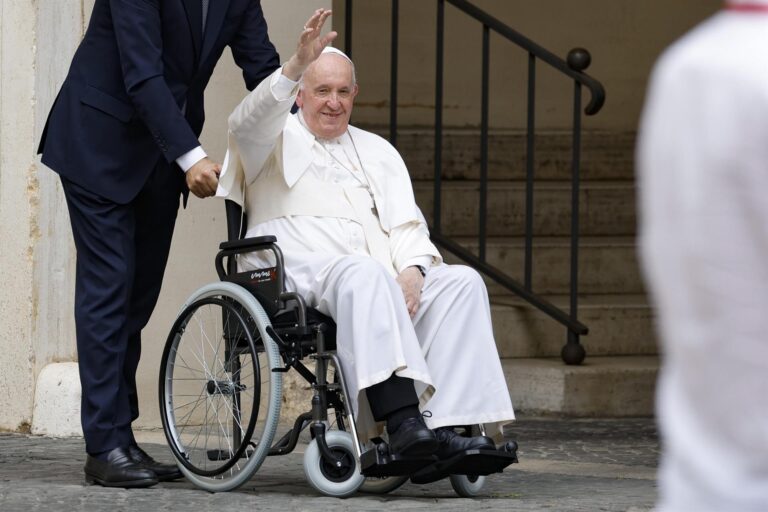 Papa Francisco aseguró que tiene intenciones de visitar Ucrania cuando sea 