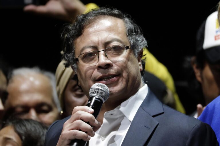 Senado colombiano aprobó con modificaciones la reforma tributaria de Gustavo Petro