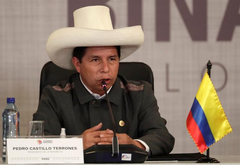 Perú: Presidente Castillo pide confianza en su Gobierno tras declarar en Fiscalía