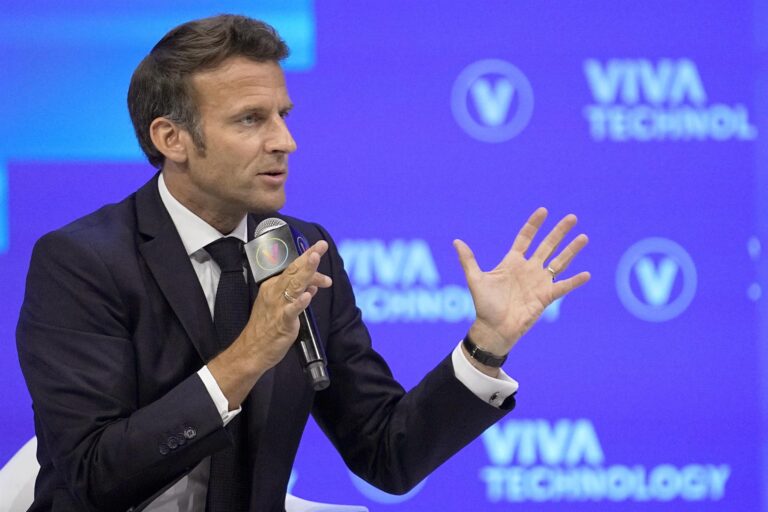 Macron dice que no hay disposición para conversar con Rusia