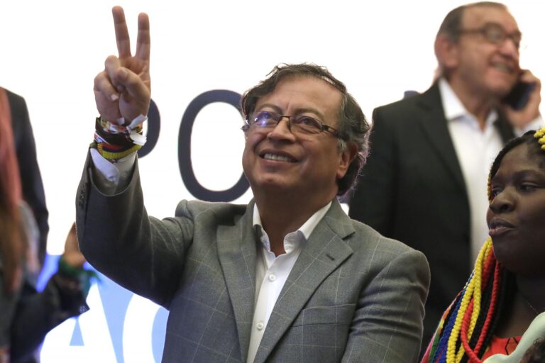 Gustavo Petro: Mañana Colombia decidirá 