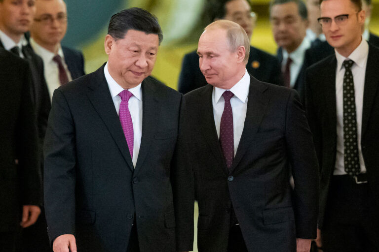 China apoyará a Rusia en materia de seguridad, dice Xi a Putin en su llamada de cumpleaños