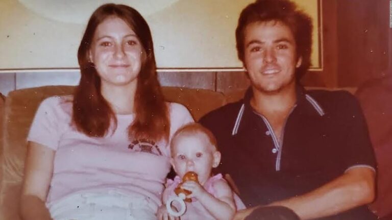 40 años después: Encuentran viva a la hija desaparecida de una pareja asesinada en 1981