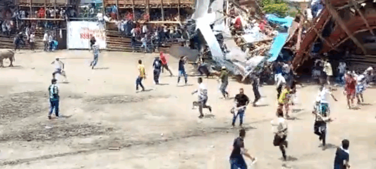 Al menos 4 personas fallecieron por desplome de un palco en una plaza de toros en Colombia
