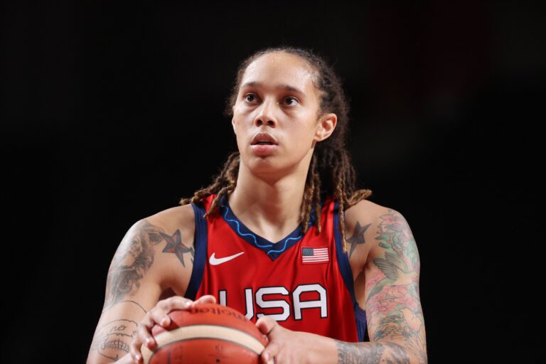 Brittney Griner se declara culpable de cargos de drogas en un tribunal ruso