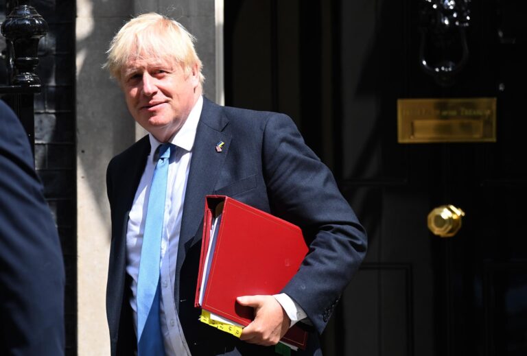 “Hasta la vista, baby”: Boris Johnson se despide del Parlamento tras cuestionado liderazgo