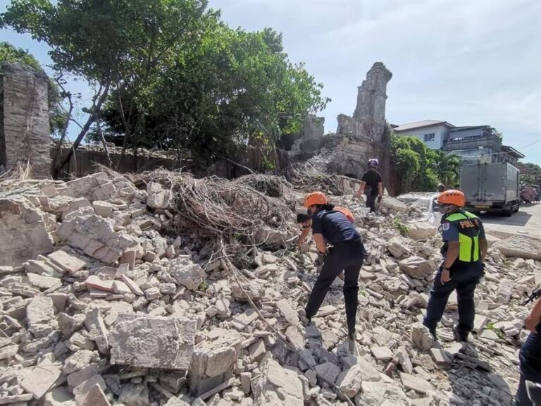 Al menos cuatro muertos y una decena de heridos dejó un terremoto de magnitud 7,1 en Filipinas
