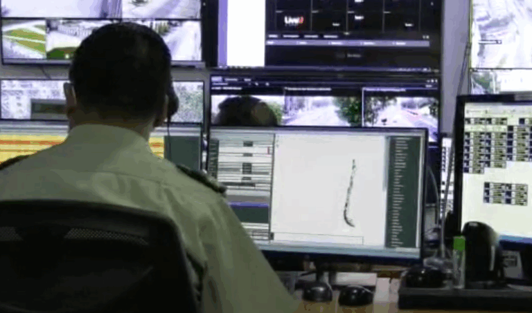 Carabineros detuvo a hombre acusado de violación y VIF en Santiago: La víctima llamó al 133 simulando pedir comida