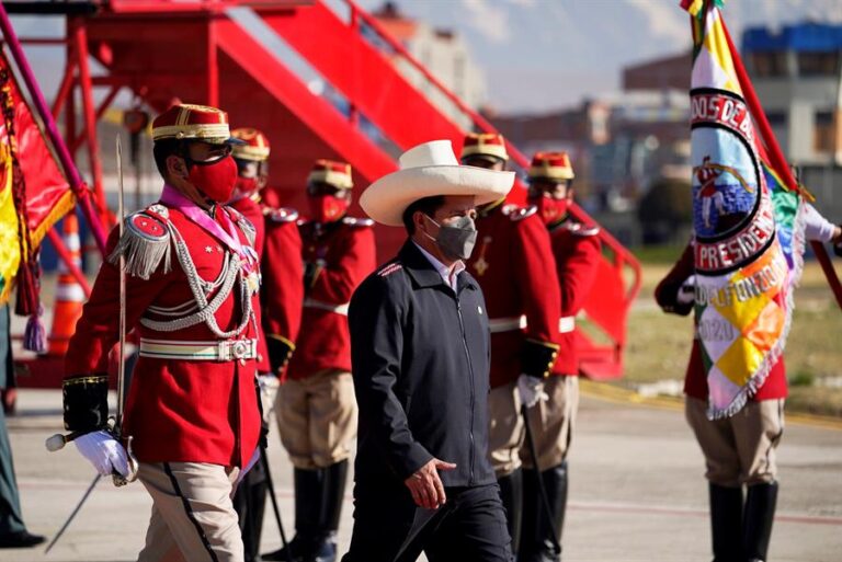Congreso de Perú aprobó informe que recomienda acusar constitucionalmente al presidente Castillo