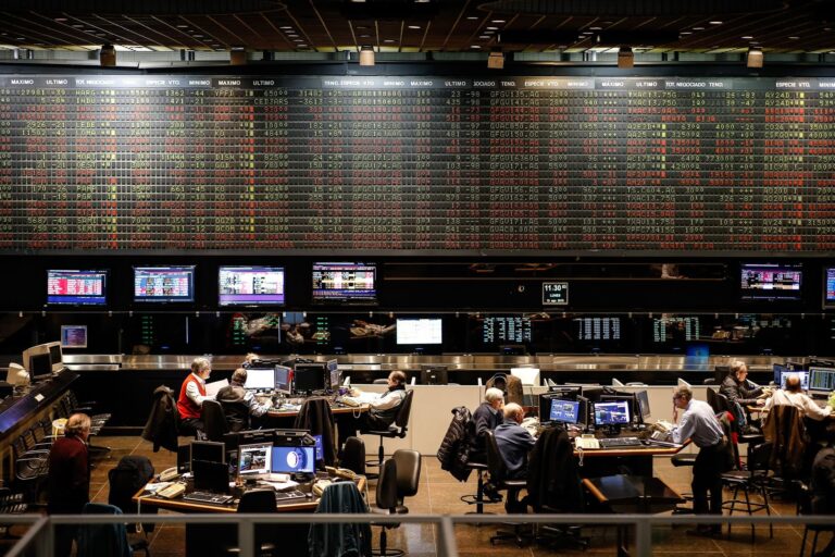 Mercado financiero de Argentina recibe con cautela los cambios de gabinete