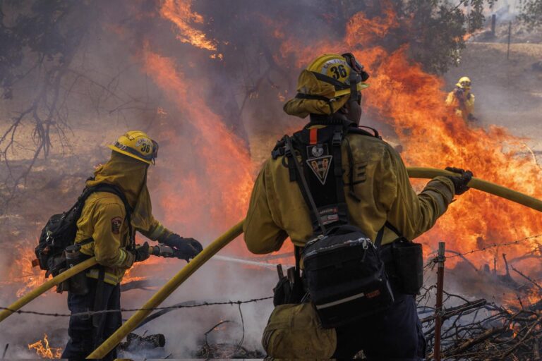 Estados Unidos: Incendio forestal azota parque de Yosemite y ya ha quemado unas 4.800 hectáreas