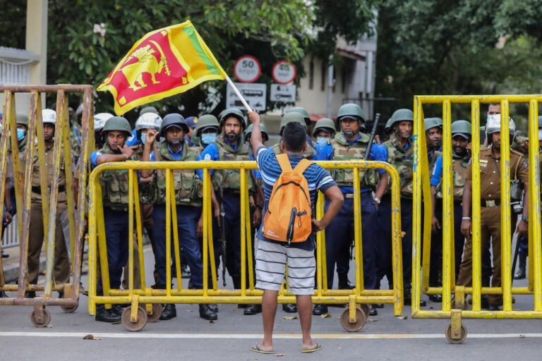 Nuevo Gobierno continuista de Sri Lanka vive condena internacional por agresiones a manifestantes