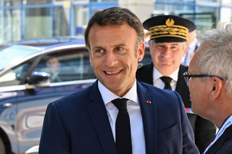 Macron respondió a las críticas en su contra por 