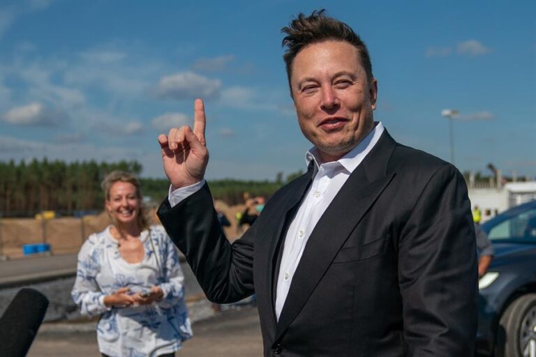 Reportan que Elon Musk tuvo gemelos con ejecutiva de Neuralink