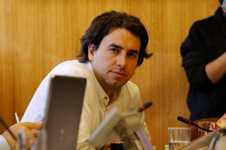 Mirosevic y repunte del Apruebo en encuesta Cadem: 