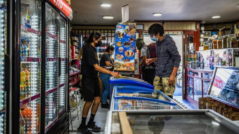 Imacec de febrero cayó 0,5%: Banco Central destaca baja del comercio y resto de bienes