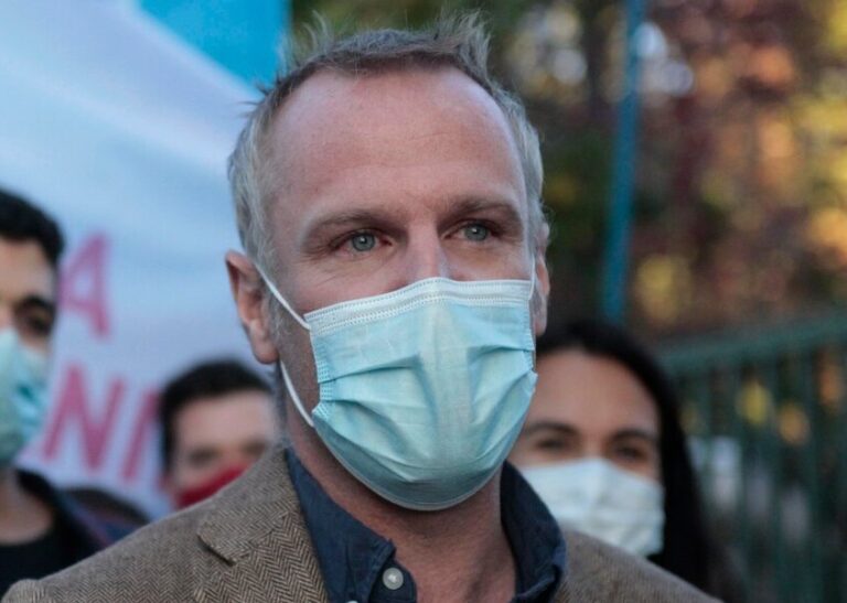 Felipe Kast y Fernando Atria protagonizan polémica en Twitter ante artículo de la propuesta constituyente