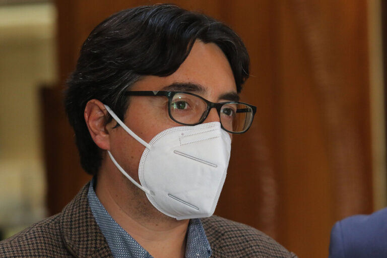 Senador Latorre sobre sondeos por plebiscito de salida: 