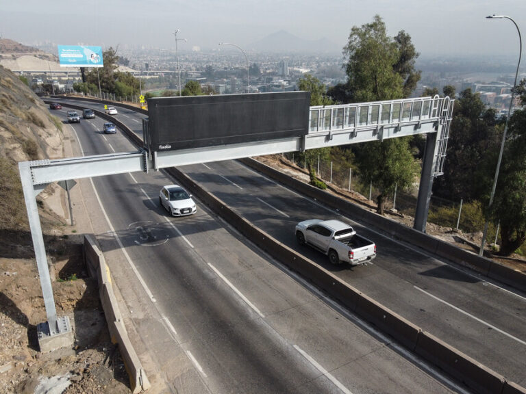 Huechuraba notifica a AVO sobre imposibilidad de cobrar TAG en La Pirámide por no contar con patente comercial