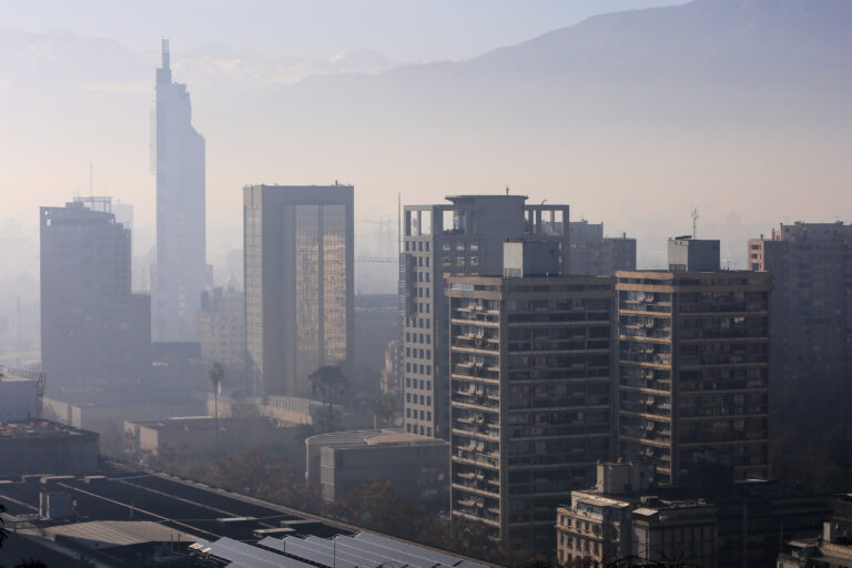 Decretan alerta ambiental preventiva en la Región Metropolitana por malas condiciones de ventilación