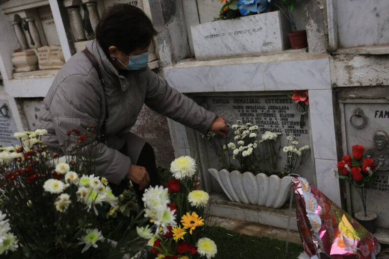 Sernac fiscalizará cementerios tras alza en reclamos por cobros indebidos e incumplimiento de contrato