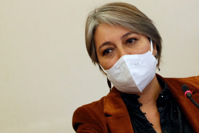 Ministra del Trabajo descartó que bonos del Gobierno sean para conseguir votos a favor del Apruebo