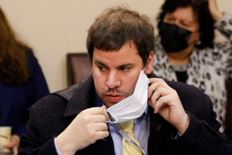 Migraciones ordenó investigación interna por deudas impagas de la gestión anterior a cargo de Álvaro Bellolio