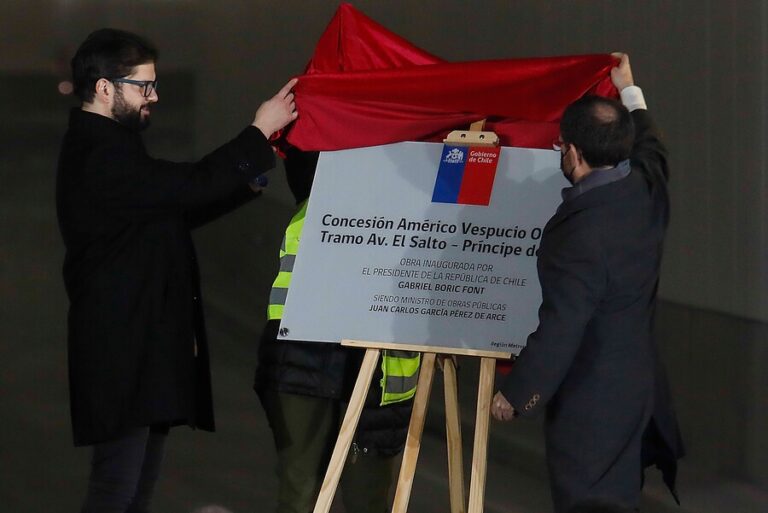 MOP inaugura autopista AVO I y anuncia reactivación de la construcción del teleférico Providencia-Huechuraba