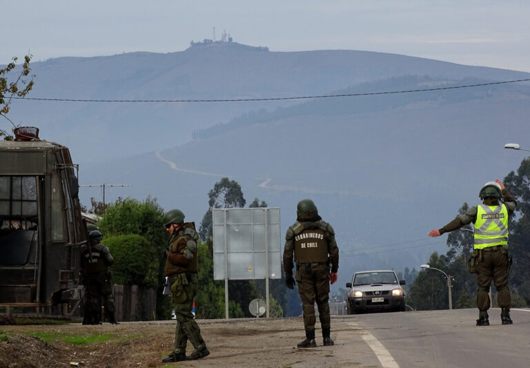 Tirúa: Desconocidos realizan ataque incendiario a galpón y una camioneta sin patente
