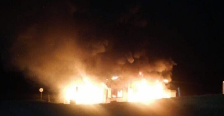 Desconocidos realizaron ataque incendiario a parque eólico y complejo turístico en Provincia de Arauco