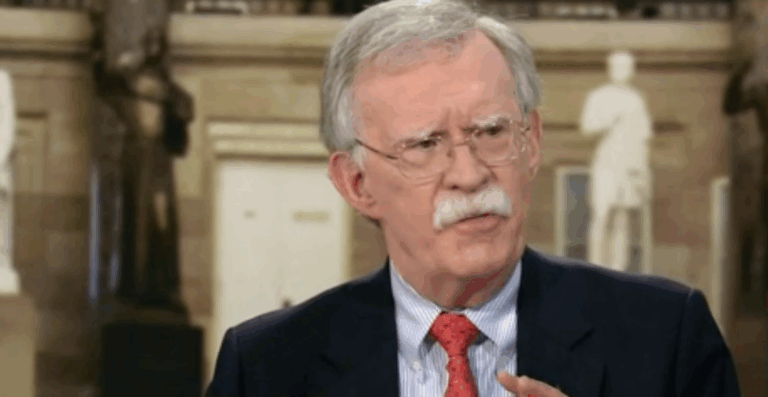 Ex asesor de seguridad nacional de Trump reconoció haber ayudado a planear golpes de Estado 