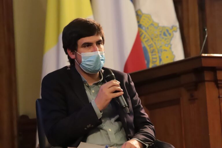 Ex convencional Ossandón en debate UC: 