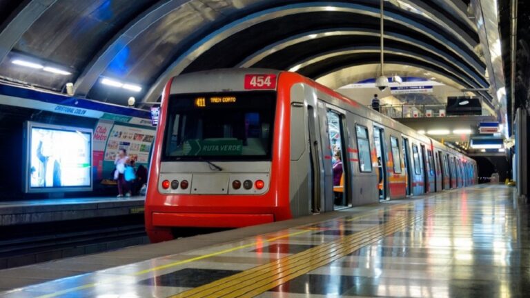 Metro de Santiago aumentará flota de trenes en más de un 45% por el aniversario del 18-O