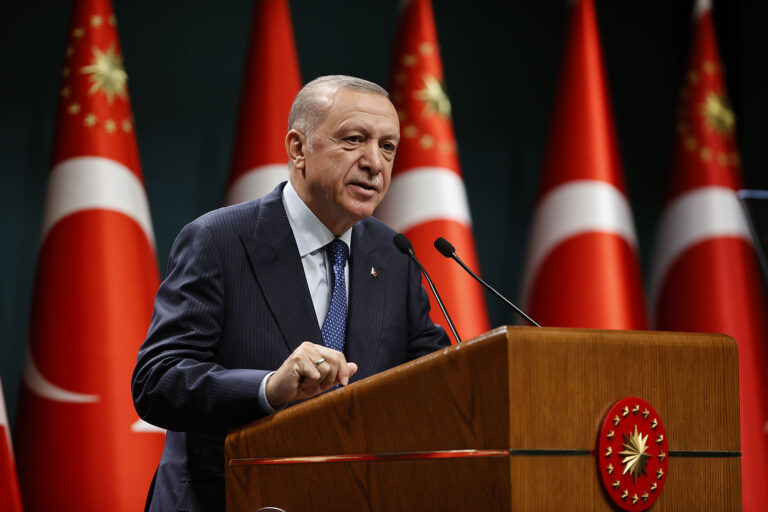 Presidente de Turquía renueva la amenaza de 