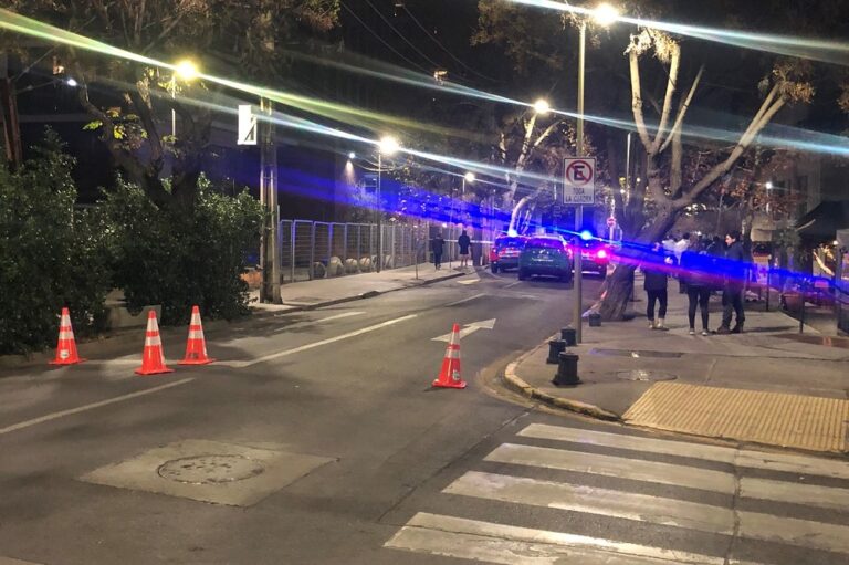 Artefacto explosivo detonó en edificio de Las Condes: Sujeto habría dejado una mochila minutos antes