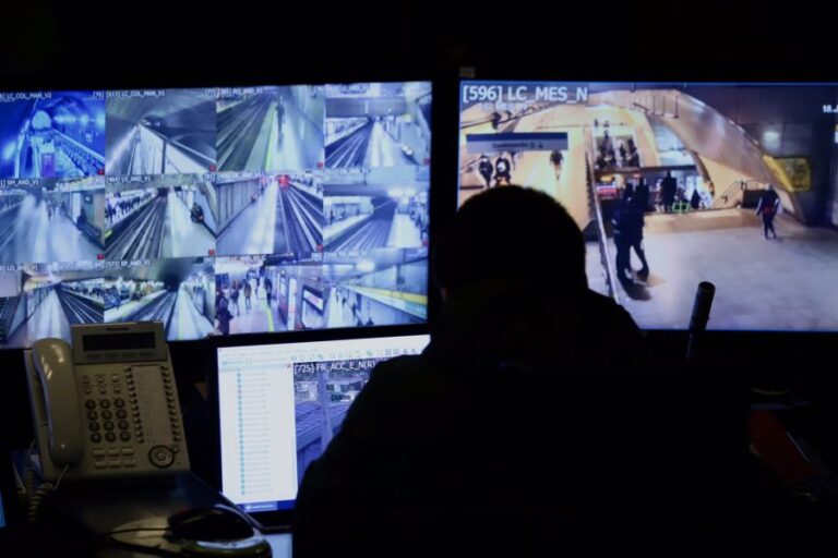 Con mayor presencia policial: Gobierno anuncia intervención en Metro para combatir comercio ilegal